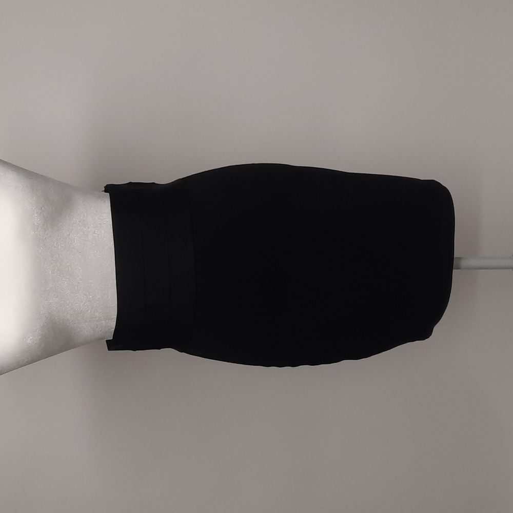 Max Studio Pull-on Form Fitting Black Skirt, Size S